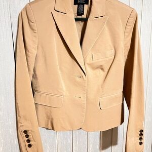 Women Jacket, size 4, color tan(brown) light wear and it's in good condition.
